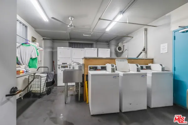 $2,100 | 100 Atlantic Avenue, Unit 516, Long Beach, CA 90802