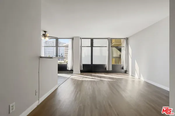 $2,100 | 100 Atlantic Avenue, Unit 516, Long Beach, CA 90802