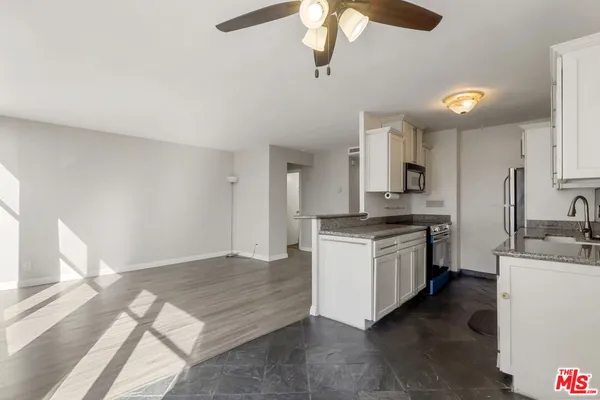 $2,100 | 100 Atlantic Avenue, Unit 516, Long Beach, CA 90802