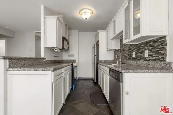 $2,100 | 100 Atlantic Avenue, Unit 516, Long Beach, CA 90802