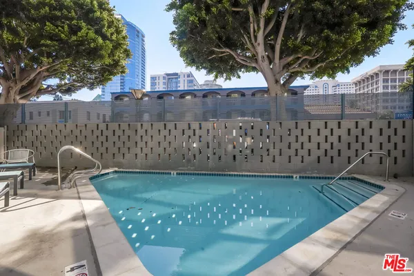 $2,100 | 100 Atlantic Avenue, Unit 516, Long Beach, CA 90802