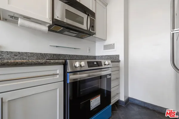 $2,100 | 100 Atlantic Avenue, Unit 516, Long Beach, CA 90802