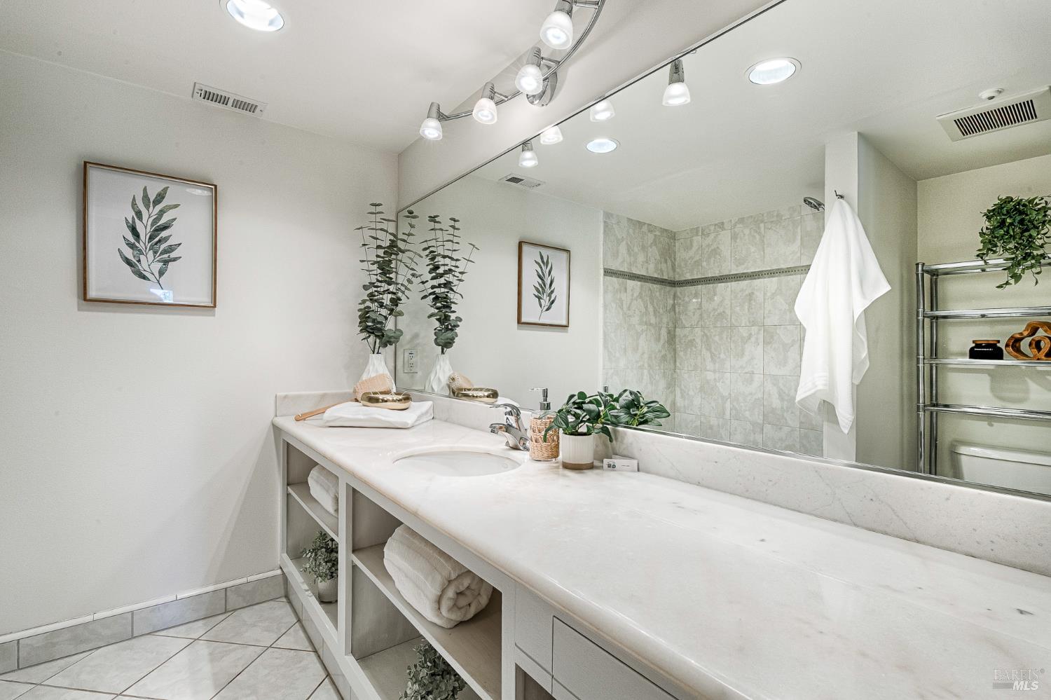 29 Woodgreen Street Santa Rosa, CA 95409 - Photo 20 of 42 a bathroom with a sink a vanity and a mirror
