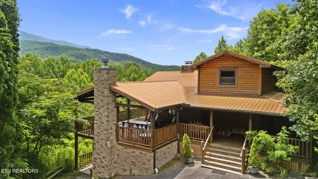 $1,100,000 | 4750 Townsend Drive, Gatlinburg, TN 37738