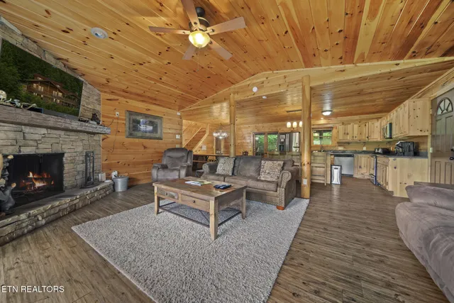 $1,100,000 | 4750 Townsend Drive, Gatlinburg, TN 37738