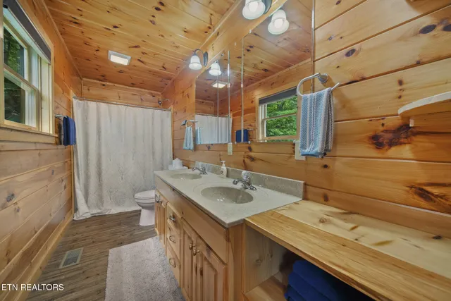 $1,100,000 | 4750 Townsend Drive, Gatlinburg, TN 37738