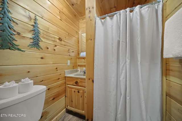 $1,100,000 | 4750 Townsend Drive, Gatlinburg, TN 37738