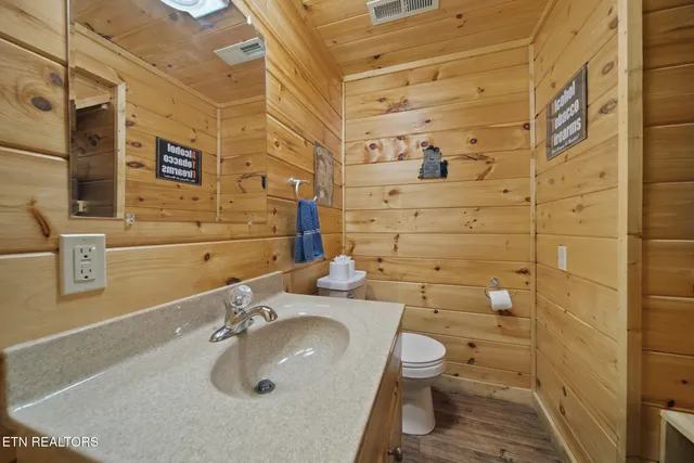 $1,100,000 | 4750 Townsend Drive, Gatlinburg, TN 37738