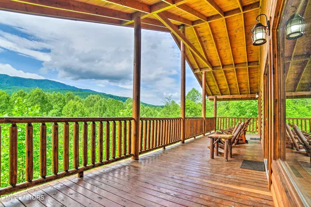 $1,100,000 | 4750 Townsend Drive, Gatlinburg, TN 37738