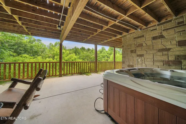 $1,100,000 | 4750 Townsend Drive, Gatlinburg, TN 37738