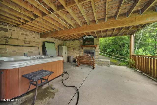 $1,100,000 | 4750 Townsend Drive, Gatlinburg, TN 37738