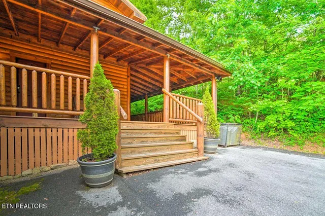 $1,100,000 | 4750 Townsend Drive, Gatlinburg, TN 37738