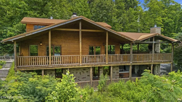 $1,100,000 | 4750 Townsend Drive, Gatlinburg, TN 37738