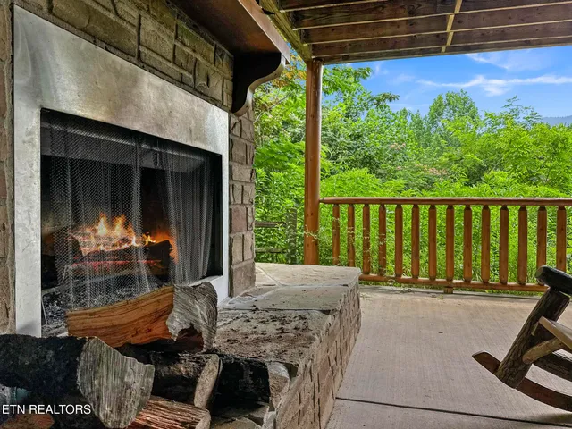 $1,100,000 | 4750 Townsend Drive, Gatlinburg, TN 37738