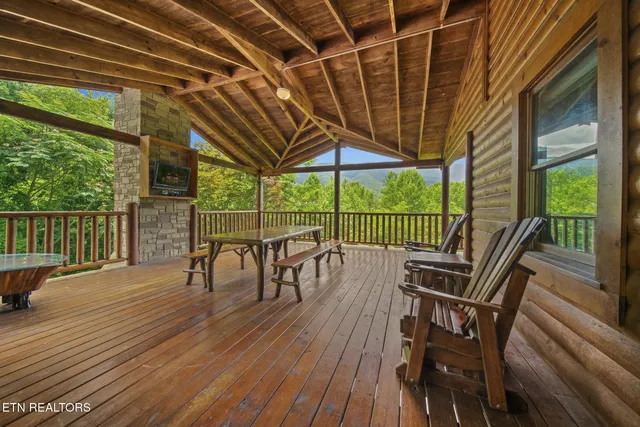$1,100,000 | 4750 Townsend Drive, Gatlinburg, TN 37738