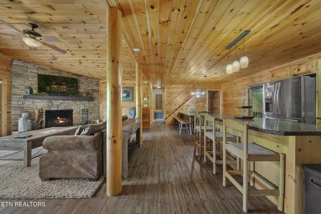 $1,100,000 | 4750 Townsend Drive, Gatlinburg, TN 37738