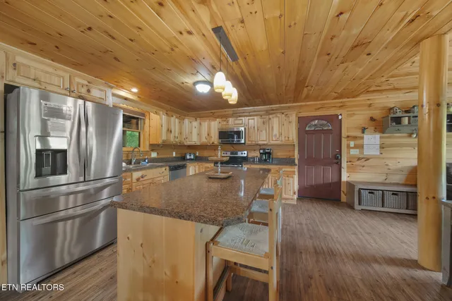 $1,100,000 | 4750 Townsend Drive, Gatlinburg, TN 37738