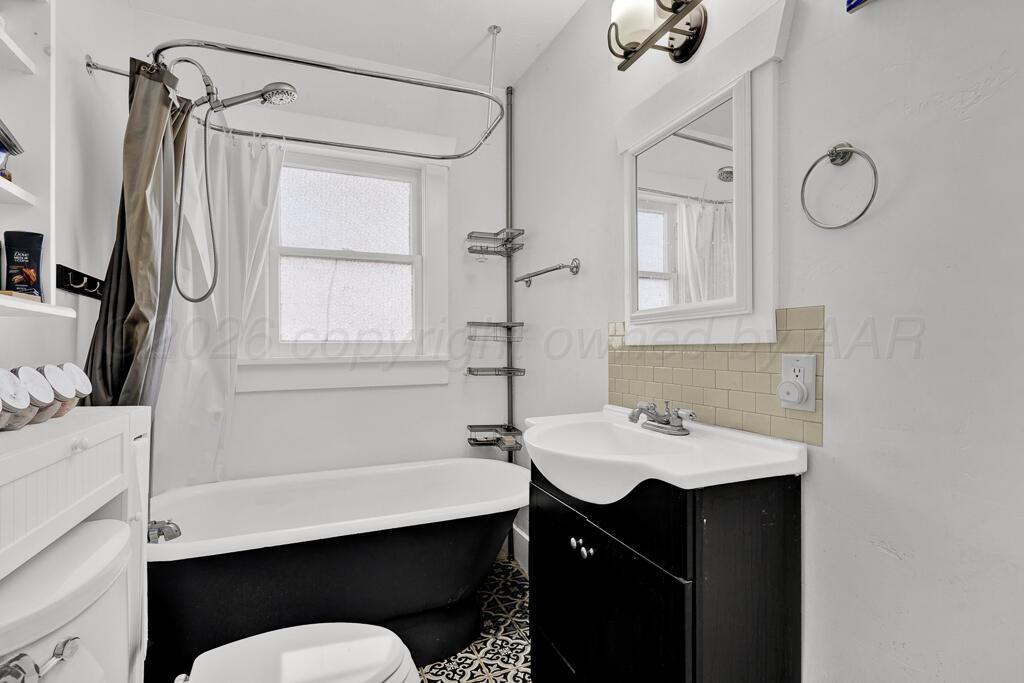 1012 Southwest 16th Avenue Amarillo, TX 79102 - Photo 16 of 24 bathroom