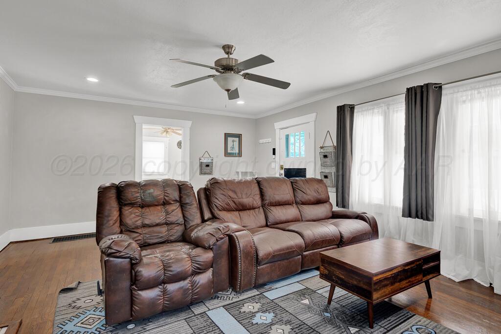 1012 Southwest 16th Avenue Amarillo, TX 79102 - Photo 8 of 24 living room 1