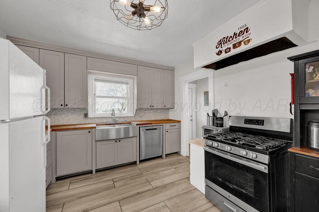 1012 Southwest 16th Avenue Amarillo, TX 79102 - Photo 9 of 24 kitchen 2