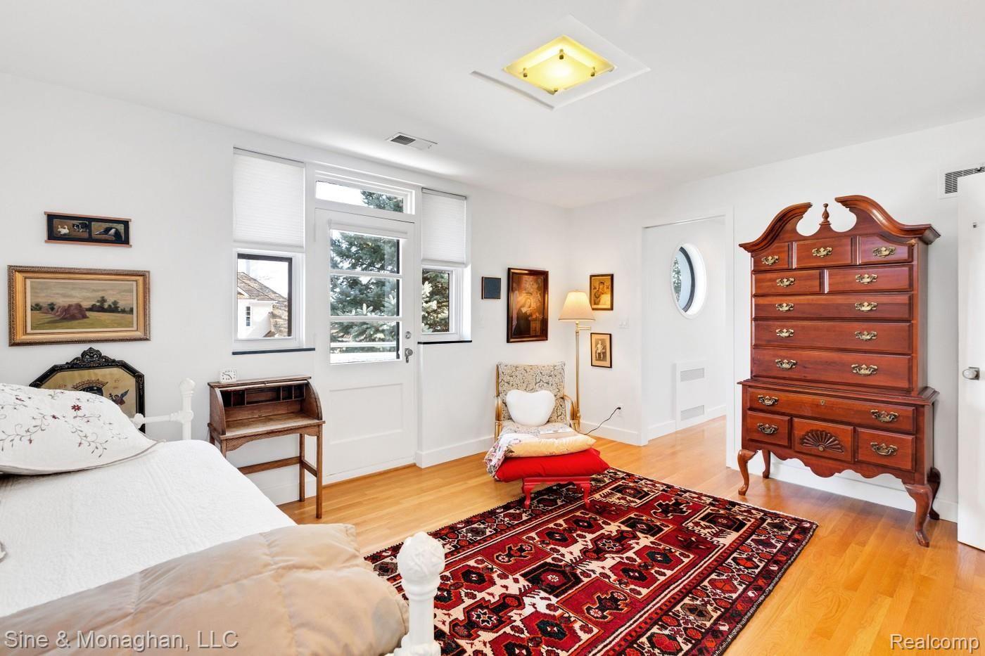 10 Provencal Road Grosse Pointe, MI 48236 - Photo 59 of 94 10-provencal 2nd master to semi circle balcony.jpg