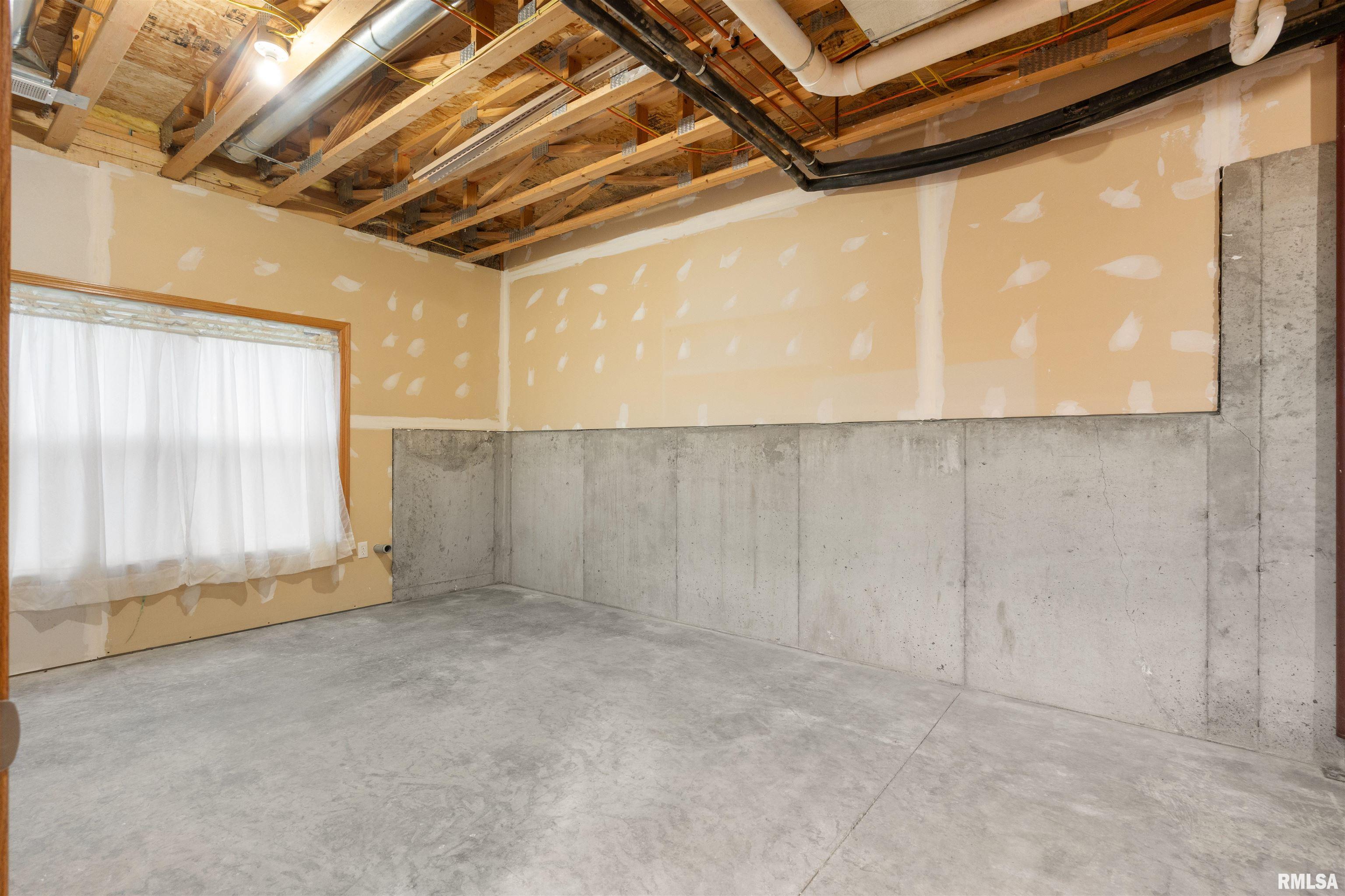 1101 2nd Street Moline, IL 61265 - Photo 22 of 27