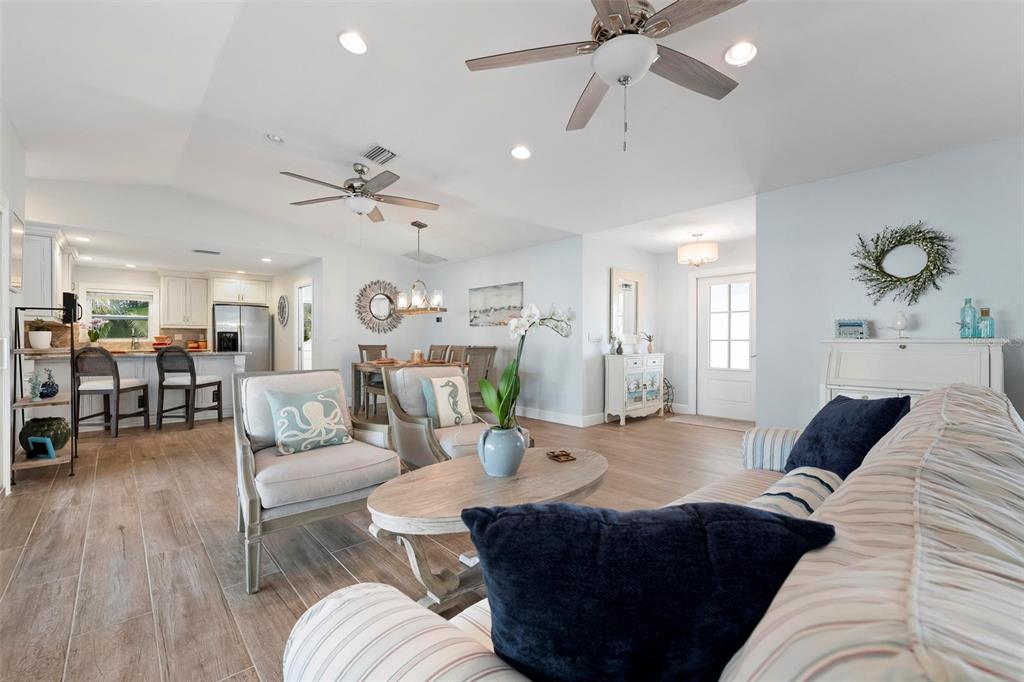 607 North Point Drive Holmes Beach, FL 34217 - Photo 11 of 81