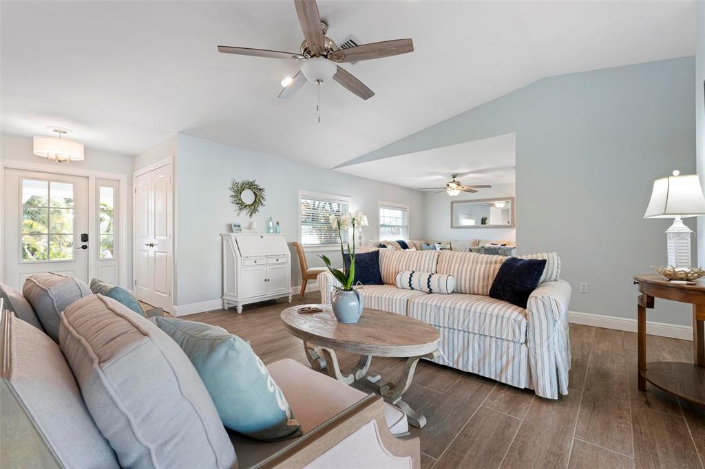 607 North Point Drive Holmes Beach, FL 34217 - Photo 13 of 81
