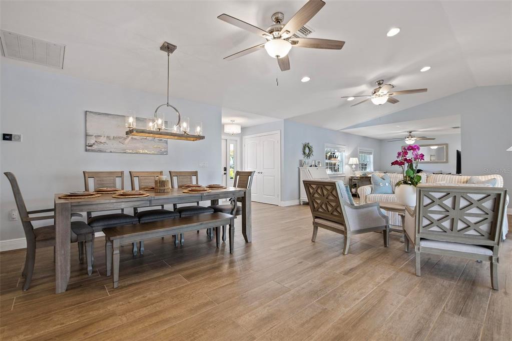 607 North Point Drive Holmes Beach, FL 34217 - Photo 15 of 81