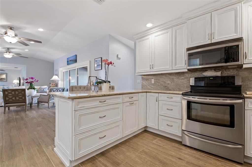 607 North Point Drive Holmes Beach, FL 34217 - Photo 22 of 81