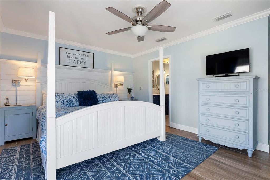 607 North Point Drive Holmes Beach, FL 34217 - Photo 28 of 81