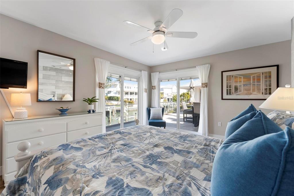 607 North Point Drive Holmes Beach, FL 34217 - Photo 32 of 81