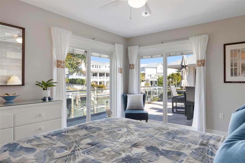 607 North Point Drive Holmes Beach, FL 34217 - Photo 33 of 81