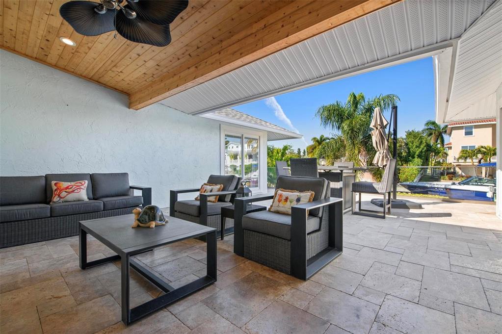 607 North Point Drive Holmes Beach, FL 34217 - Photo 38 of 81