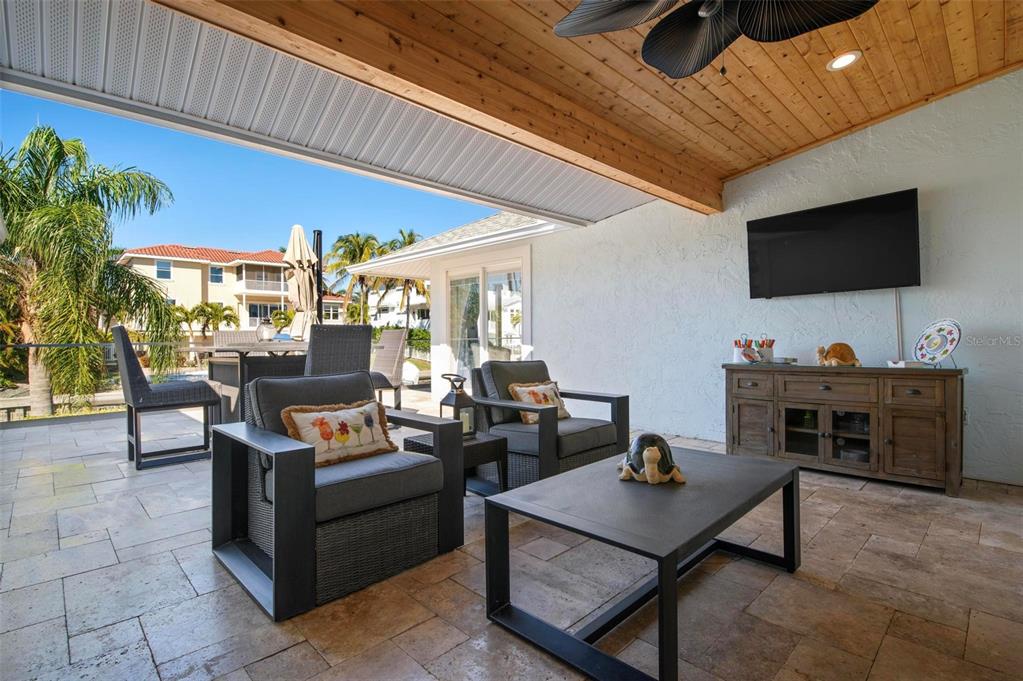 607 North Point Drive Holmes Beach, FL 34217 - Photo 39 of 81