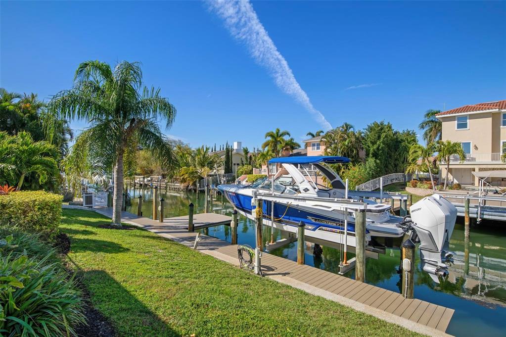 607 North Point Drive Holmes Beach, FL 34217 - Photo 46 of 81