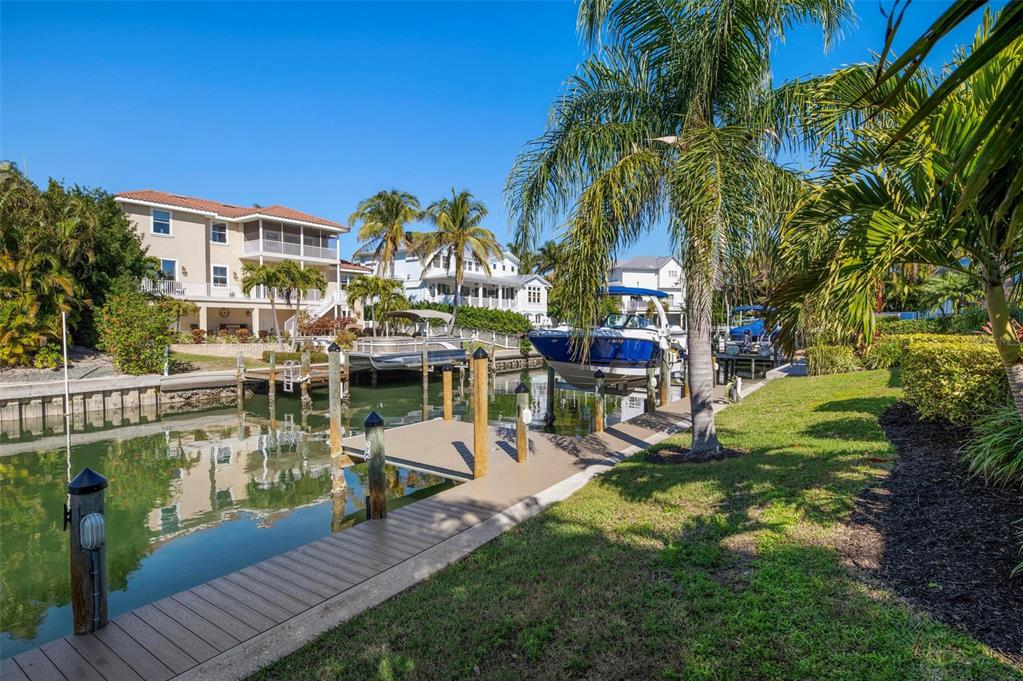 607 North Point Drive Holmes Beach, FL 34217 - Photo 52 of 81