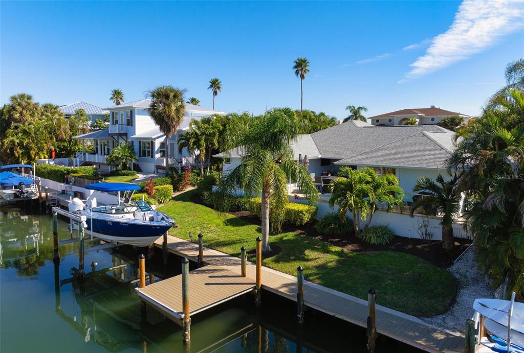 607 North Point Drive Holmes Beach, FL 34217 - Photo 6 of 81