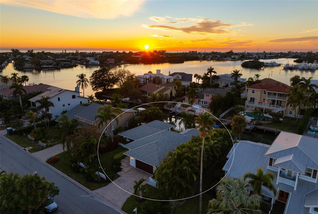 607 North Point Drive Holmes Beach, FL 34217 - Photo 61 of 81