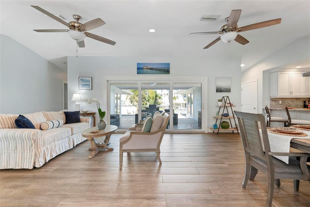 607 North Point Drive Holmes Beach, FL 34217 - Photo 7 of 81