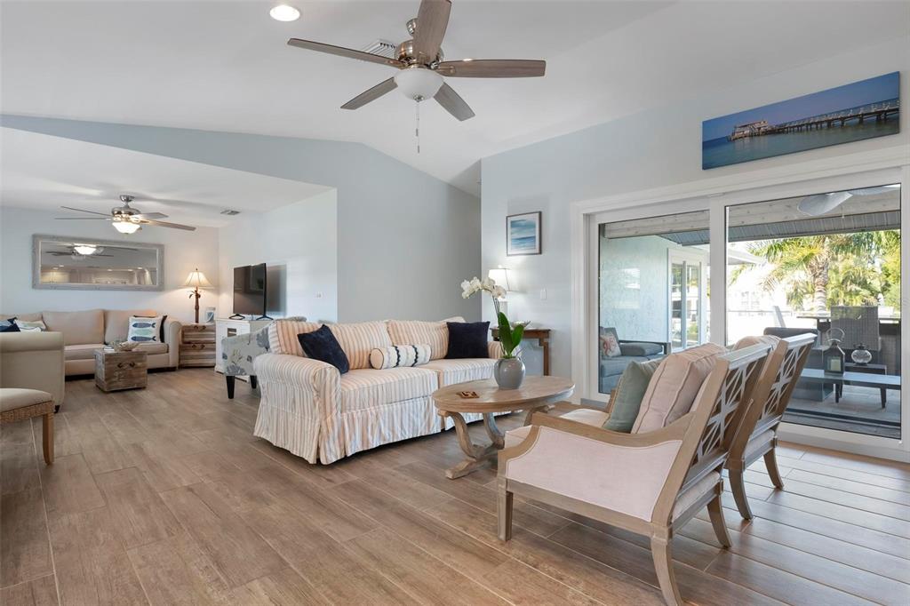 607 North Point Drive Holmes Beach, FL 34217 - Photo 8 of 81