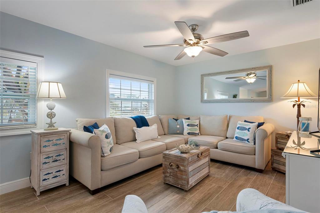 607 North Point Drive Holmes Beach, FL 34217 - Photo 9 of 81