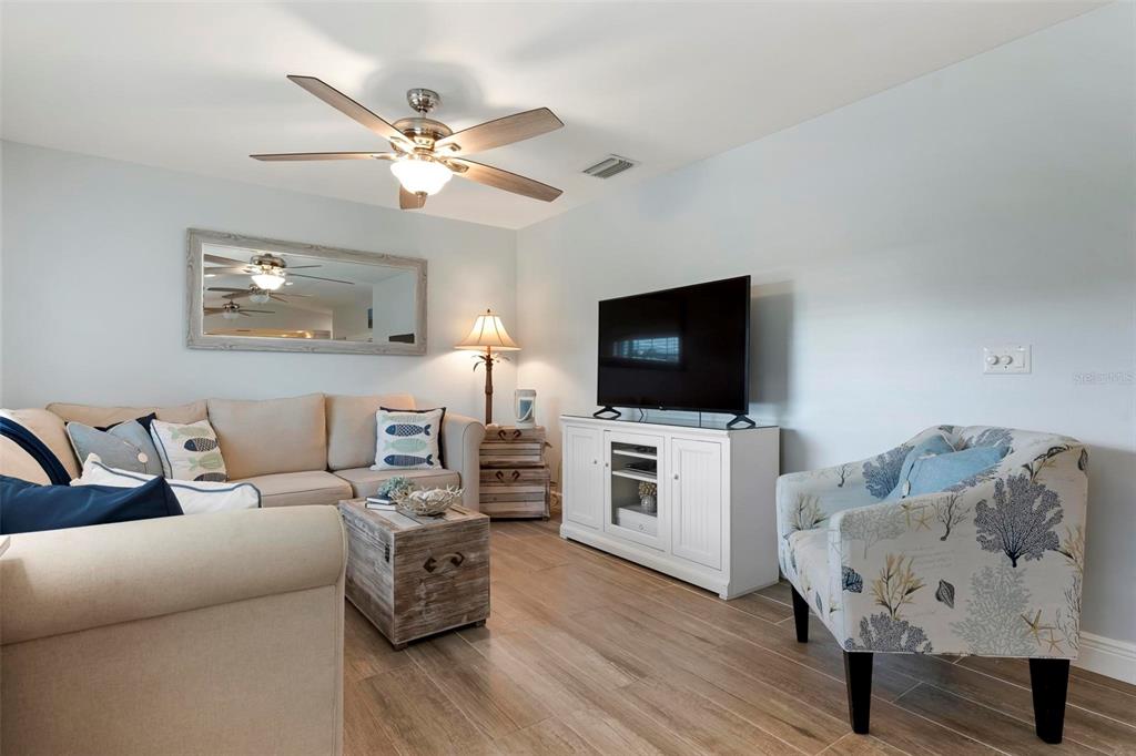 607 North Point Drive Holmes Beach, FL 34217 - Photo 10 of 81