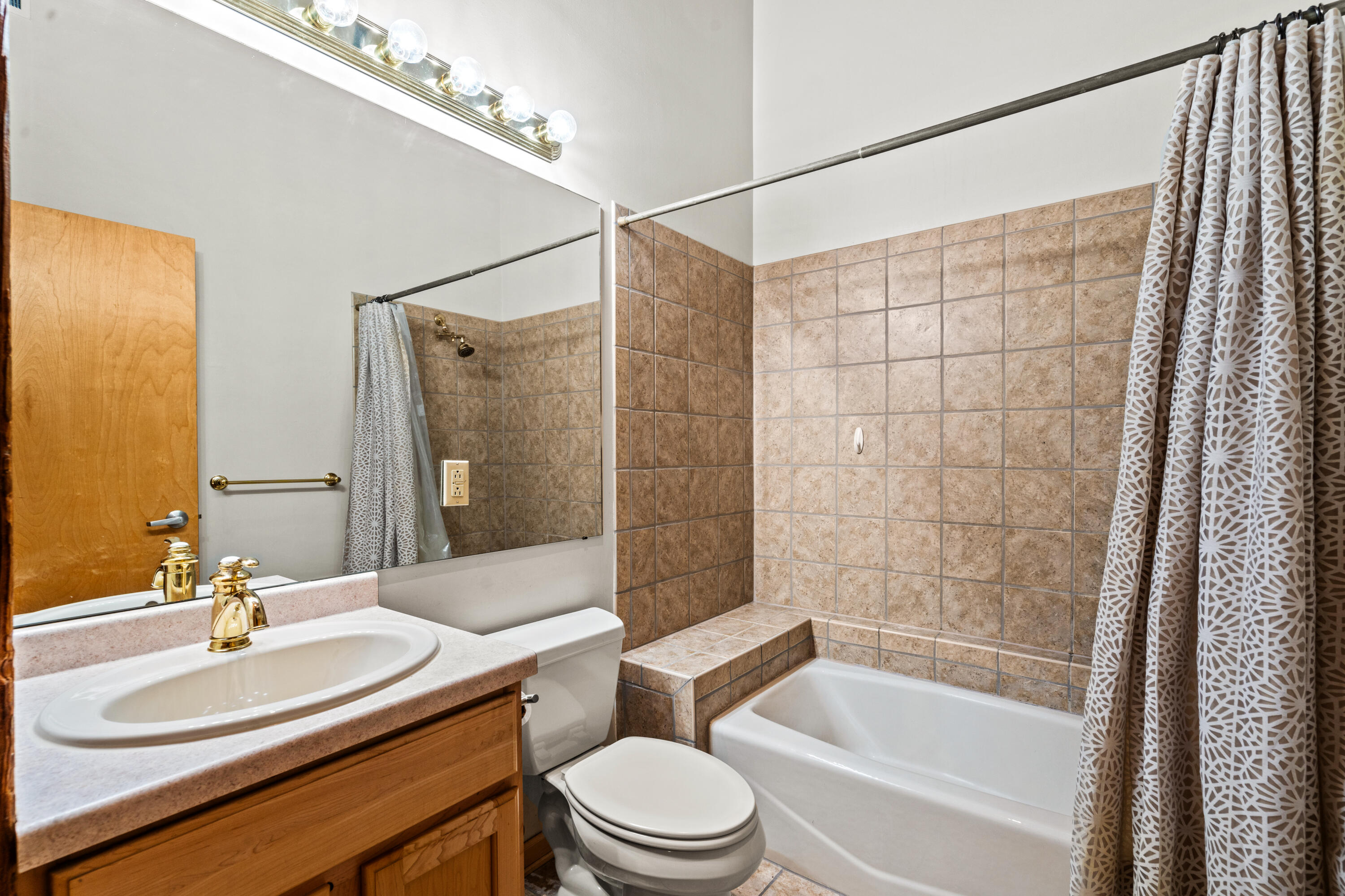 200 South Water Street, Unit 307 Milwaukee, WI 53204 - Photo 11 of 19 Bathroom