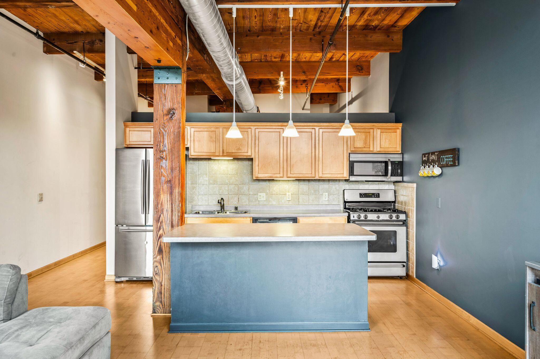 200 South Water Street, Unit 307 Milwaukee, WI 53204 - Photo 4 of 19 Kitchen