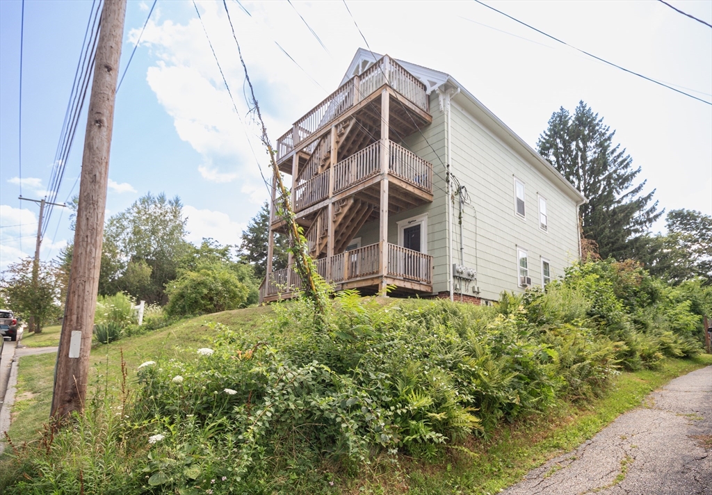 18 Steele Street Worcester, MA 01607 - Photo 6 of 41