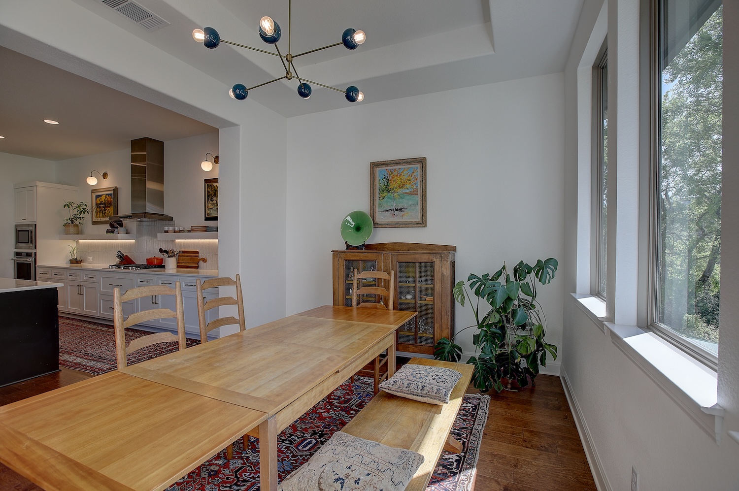 129 Hollytree Court Georgetown, TX 78628 - Photo 9 of 40 a room with furniture and a potted plant