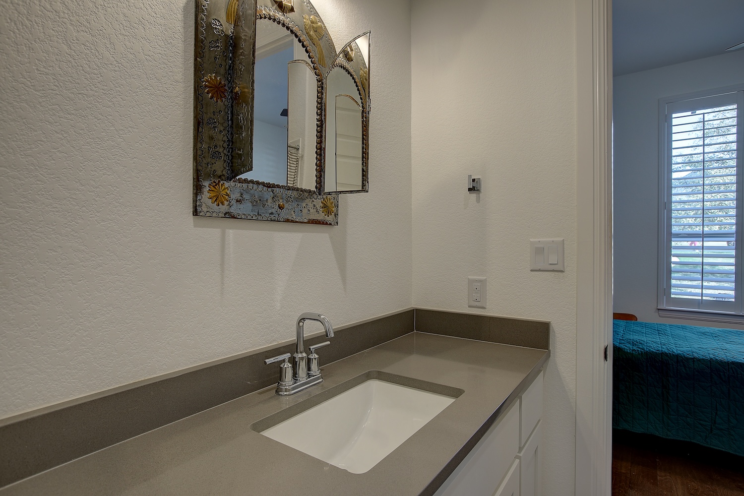 129 Hollytree Court Georgetown, TX 78628 - Photo 10 of 40 a bathroom with a sink and a mirror