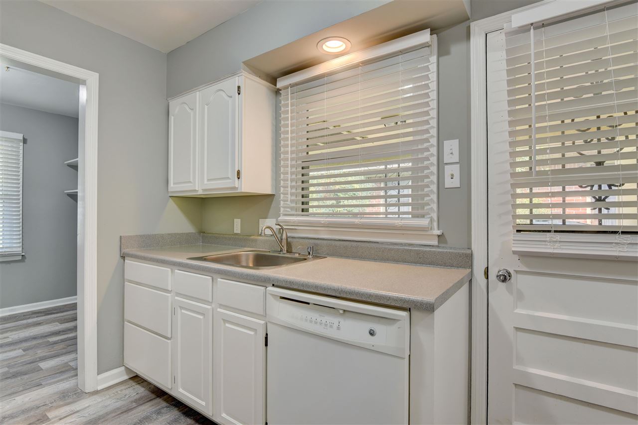 1452 Whitewater Road Memphis, TN 38117 - Photo 7 of 20