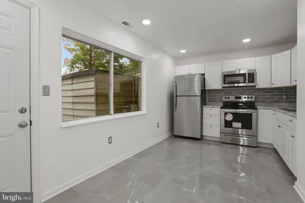 $1,875 | 924 Bellows Avenue, Fredericksburg, VA 22405